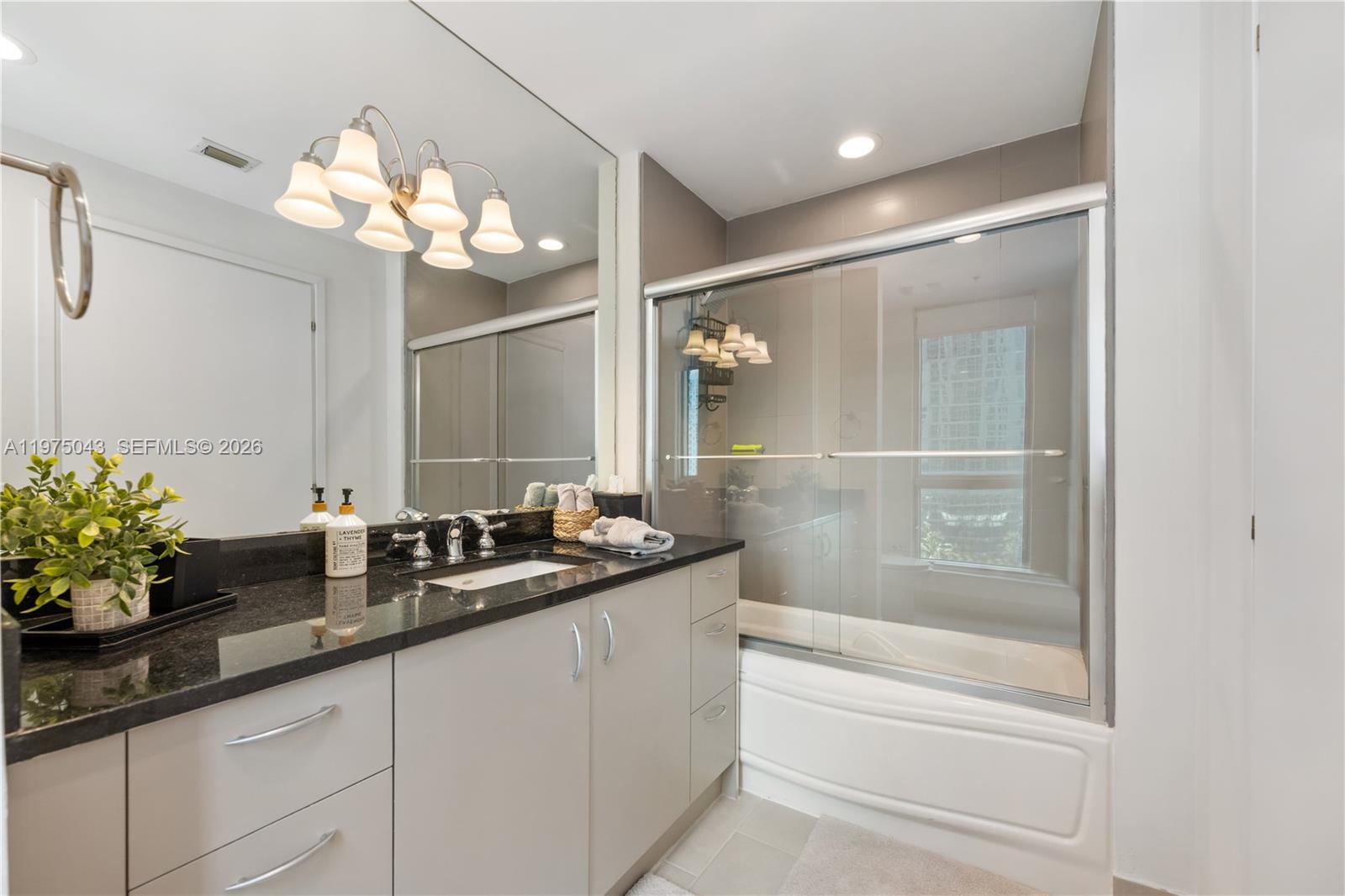 300 S Biscayne Blvd #T-1502, Miami FL 33131