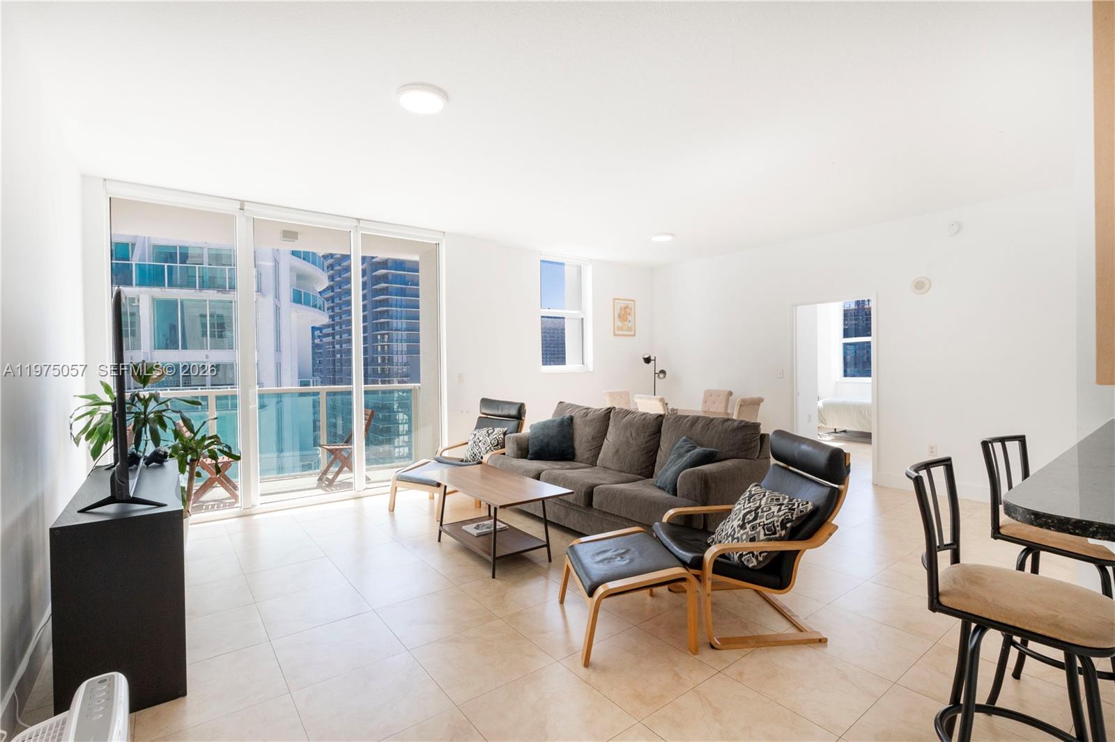 31 SE 5th St #4121, Miami FL 33131