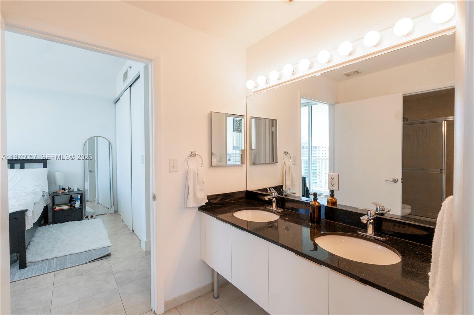 31 SE 5th St #4121, Miami FL 33131