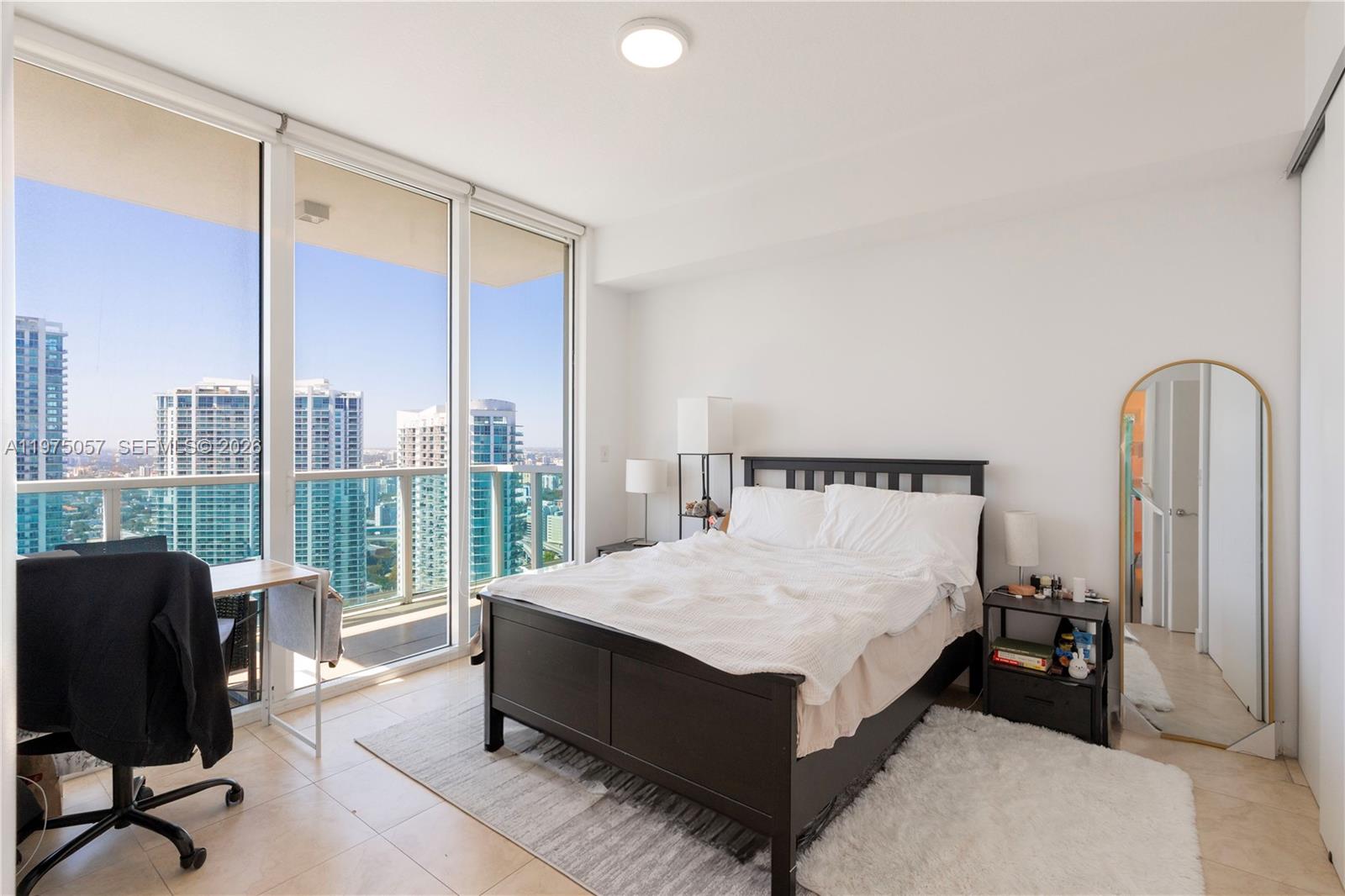 31 SE 5th St #4121, Miami FL 33131