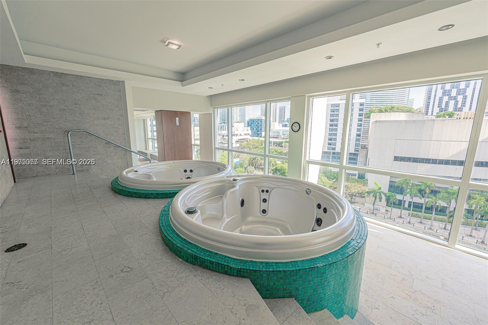 31 SE 5th St #4121, Miami FL 33131