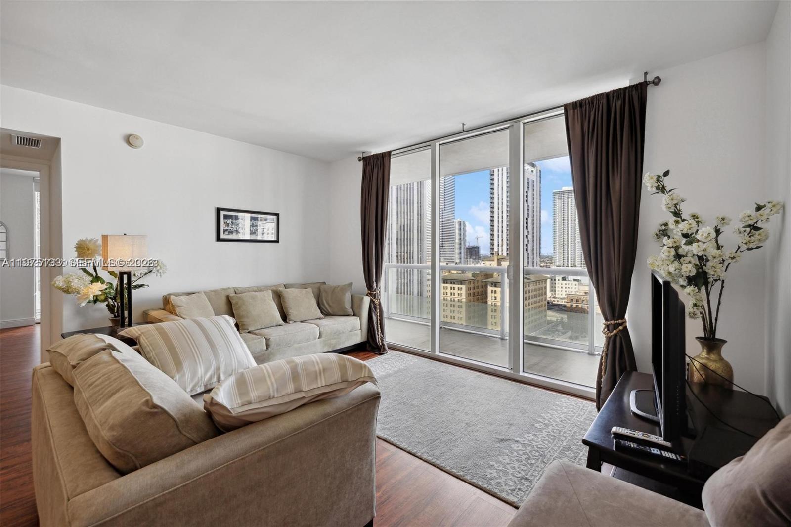 50 Biscayne Blvd #2111, Miami FL 33132