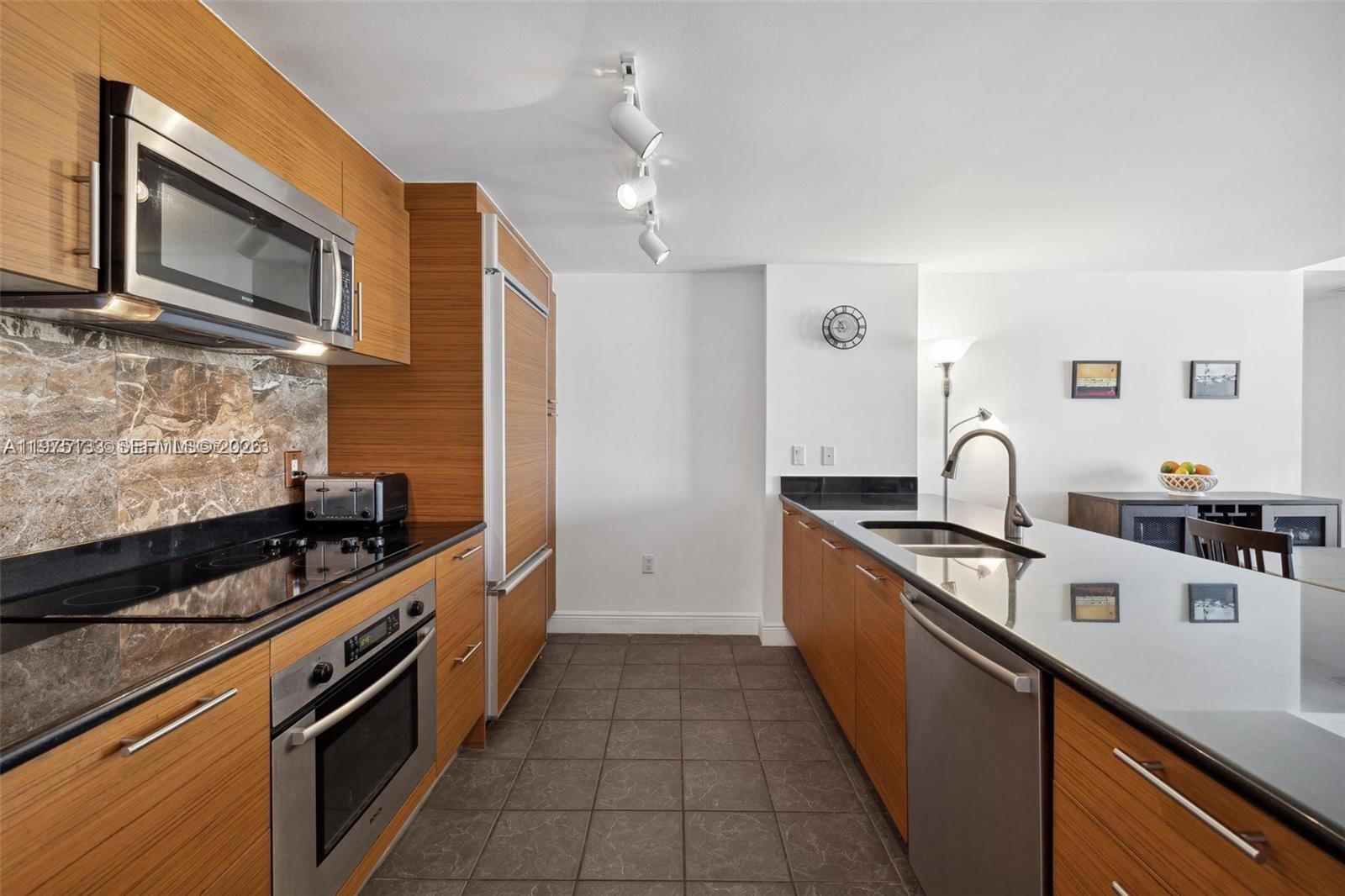 50 Biscayne Blvd #2111, Miami FL 33132