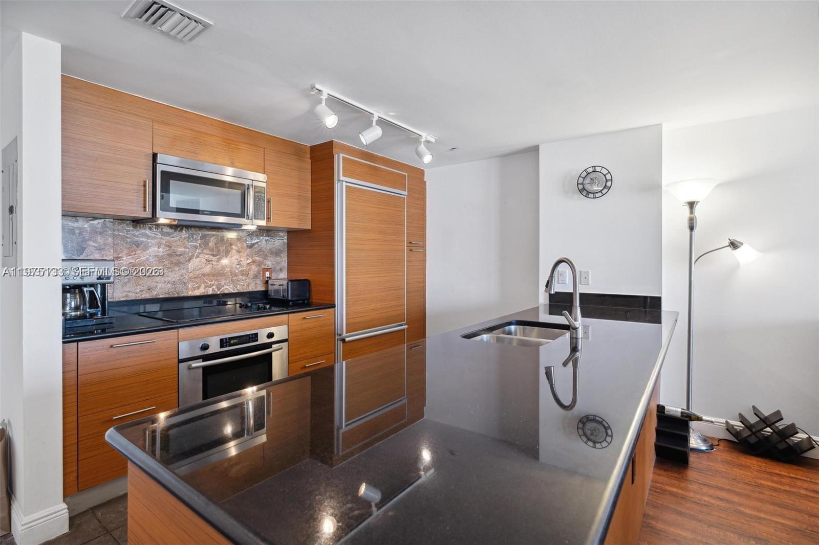 50 Biscayne Blvd #2111, Miami FL 33132