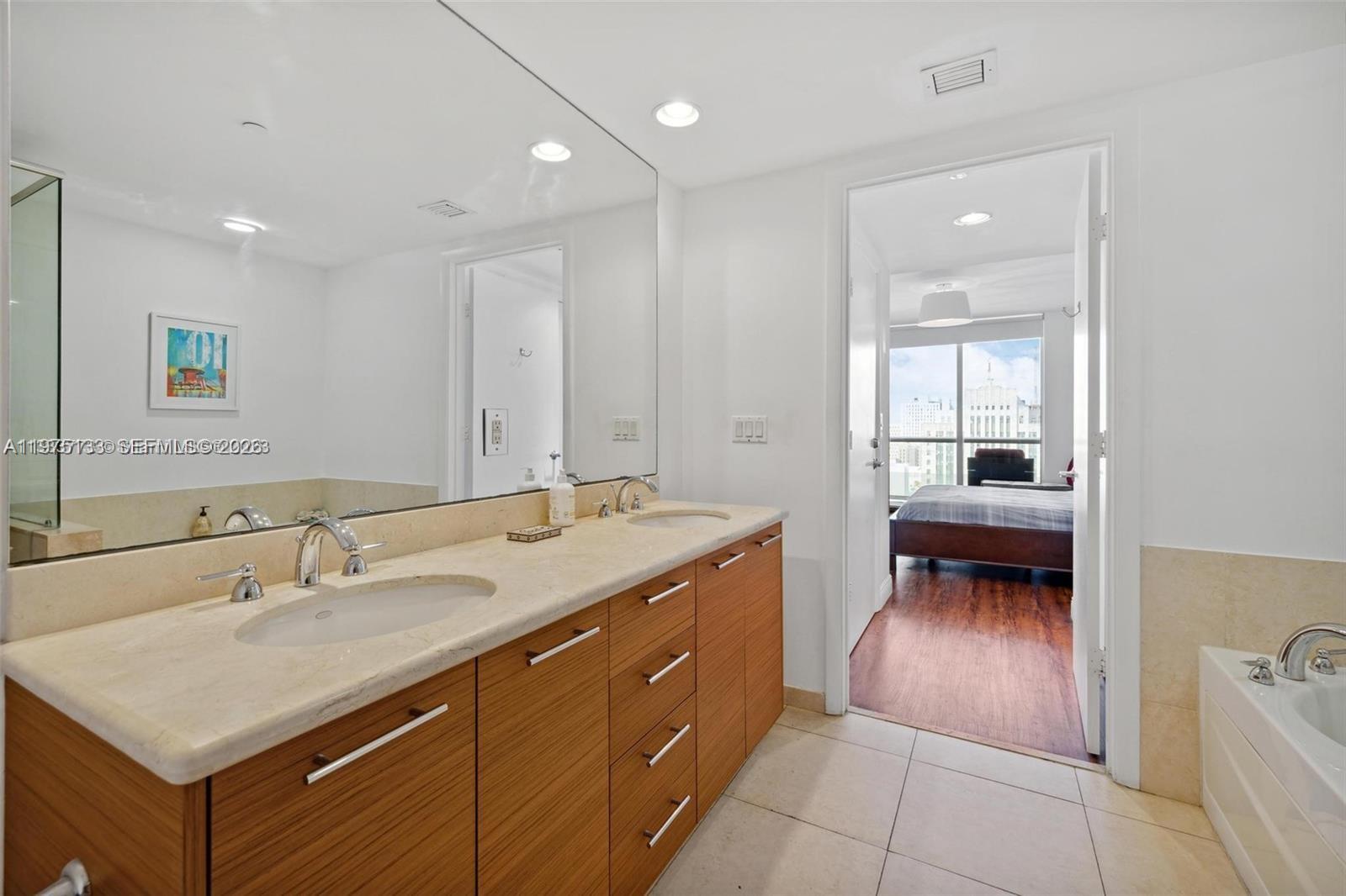 50 Biscayne Blvd #2111, Miami FL 33132