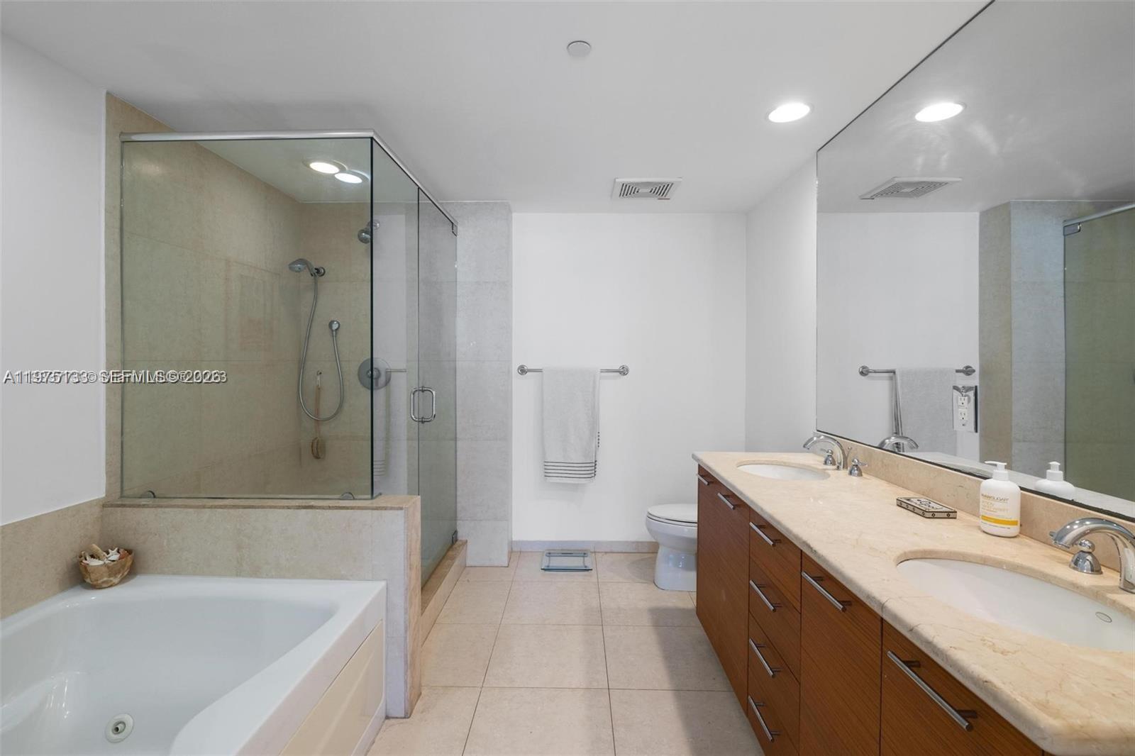 50 Biscayne Blvd #2111, Miami FL 33132