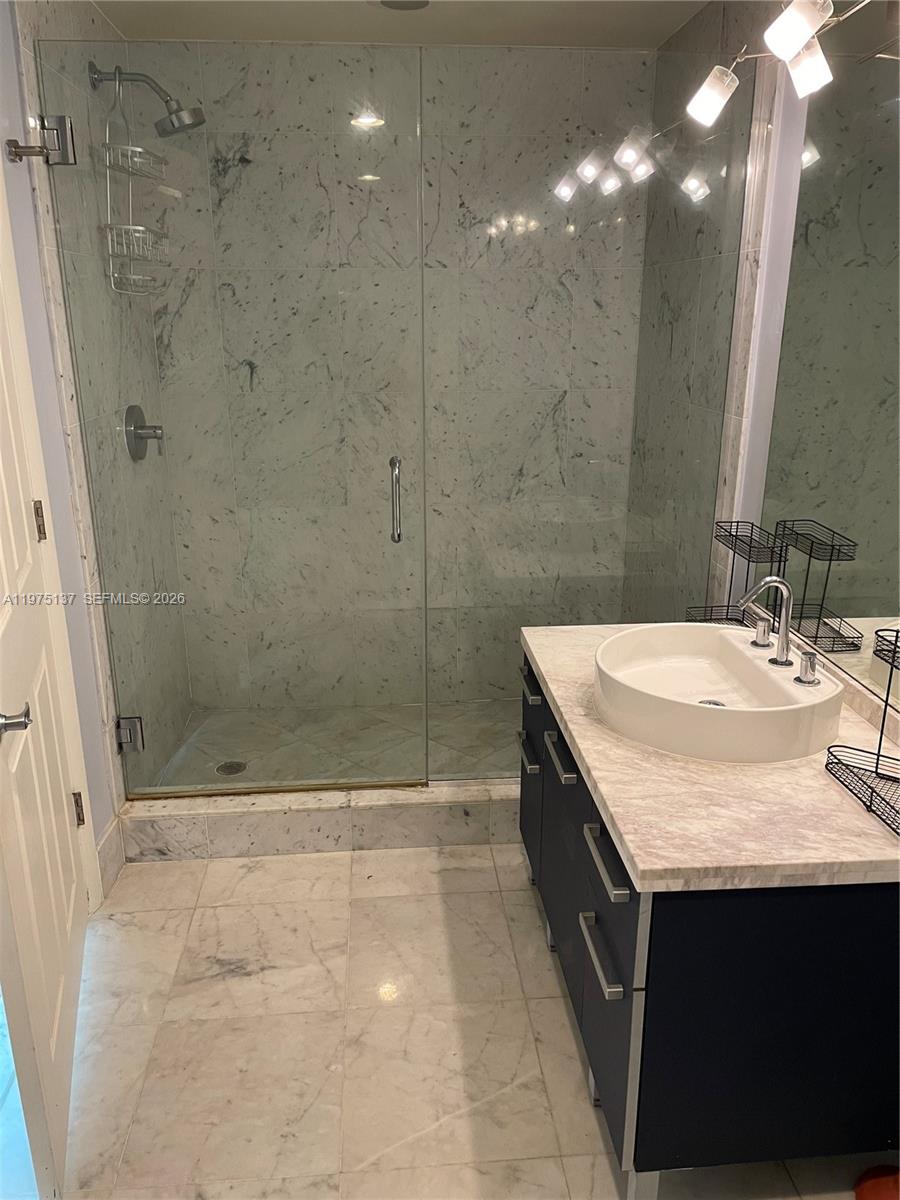 253 NE 2nd St #2304, Miami FL 33132