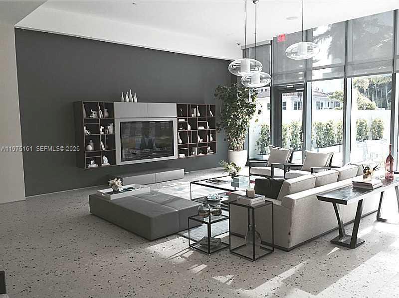 460 NE 28 ST #3203, Miami FL 33137