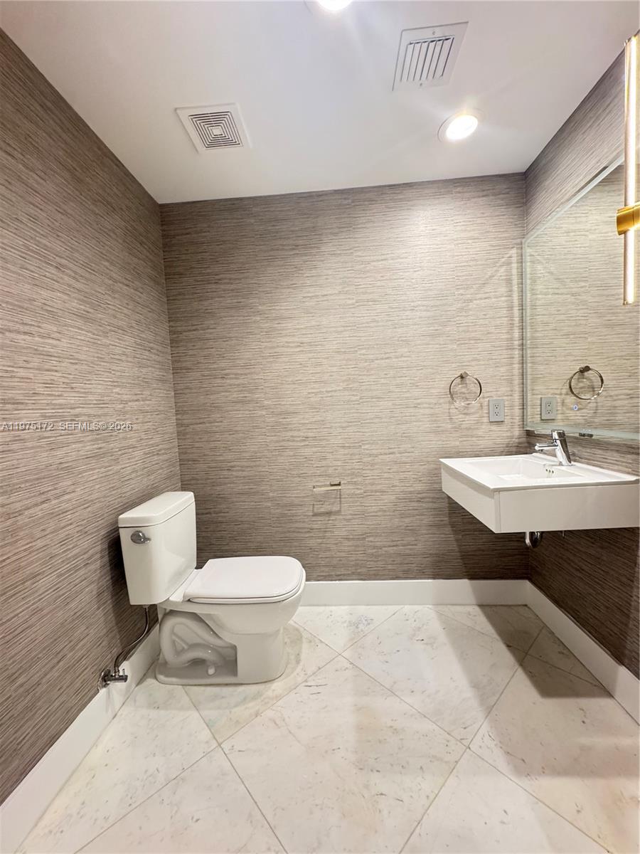 17301 Biscayne Blvd #611, North Miami Beach FL 33160