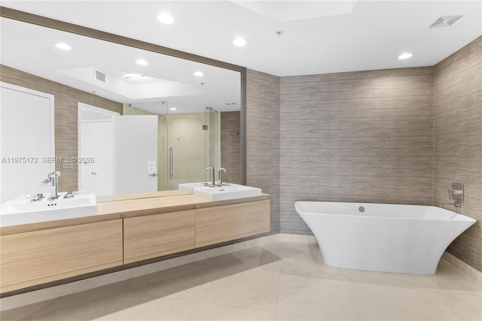 17301 Biscayne Blvd #611, North Miami Beach FL 33160
