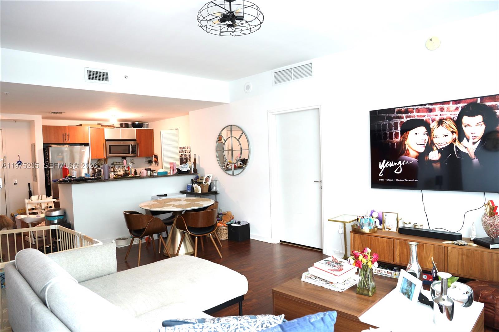300 S Biscayne Blvd #3504, Miami FL 33131