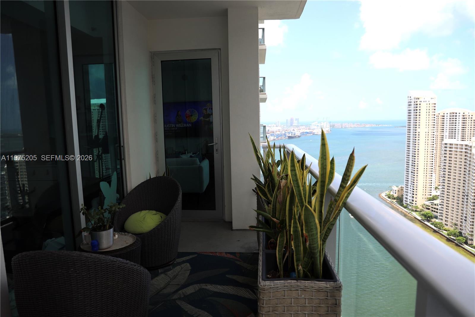 300 S Biscayne Blvd #3504, Miami FL 33131