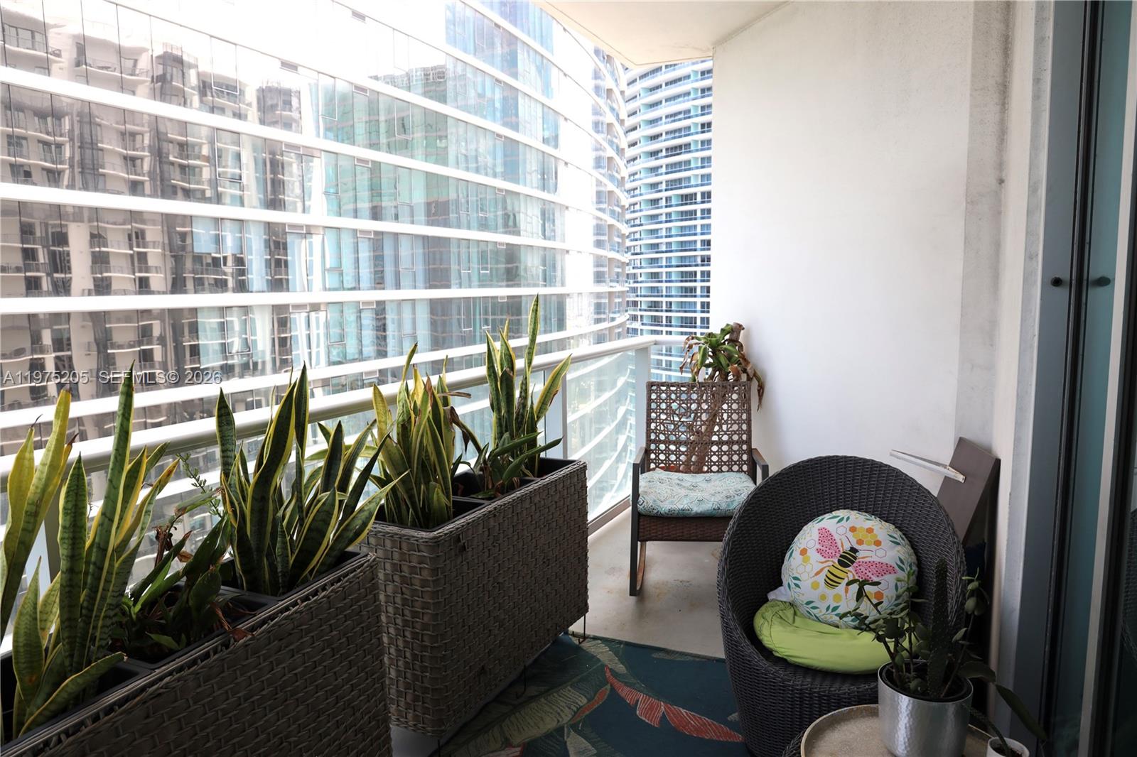 300 S Biscayne Blvd #3504, Miami FL 33131