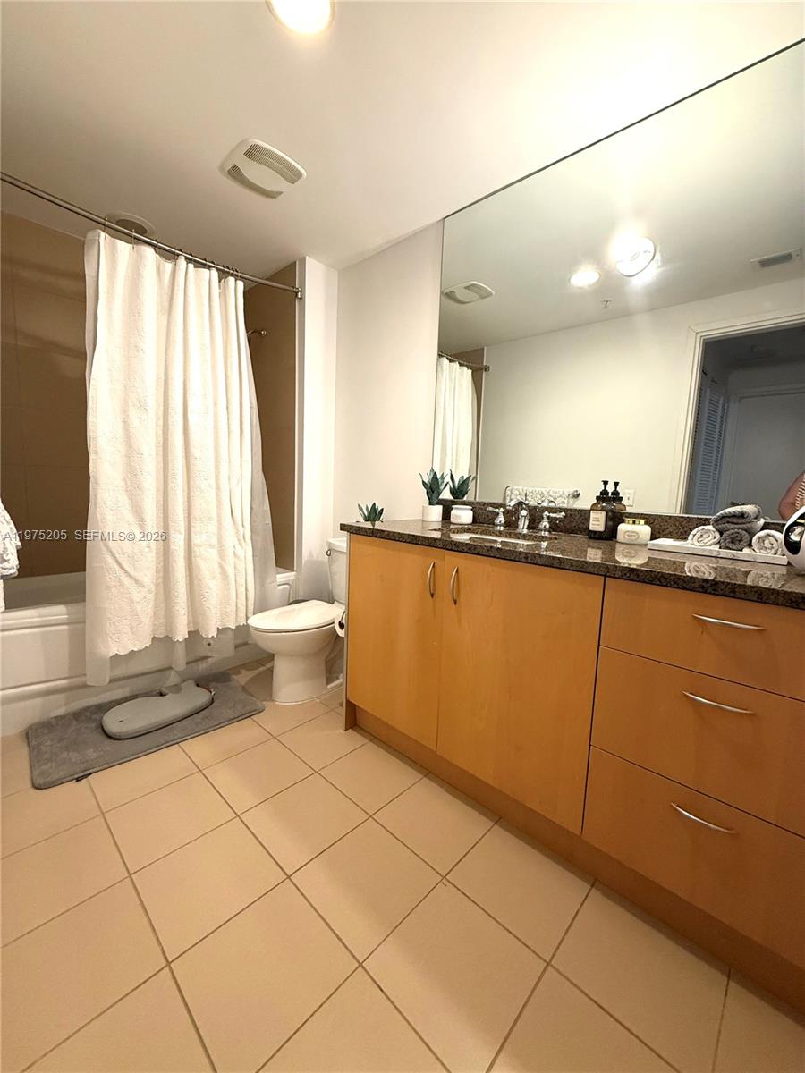 300 S Biscayne Blvd #3504, Miami FL 33131