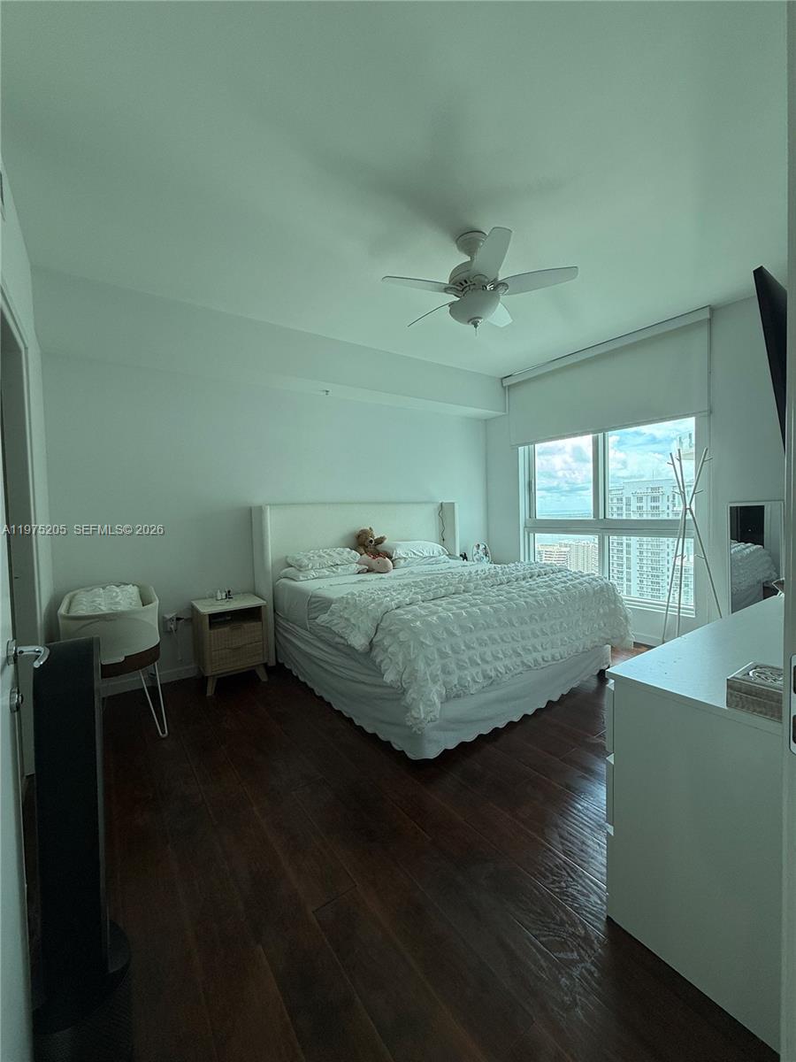 300 S Biscayne Blvd #3504, Miami FL 33131