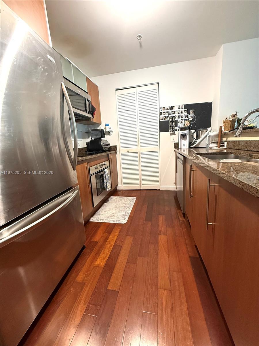 300 S Biscayne Blvd #3504, Miami FL 33131