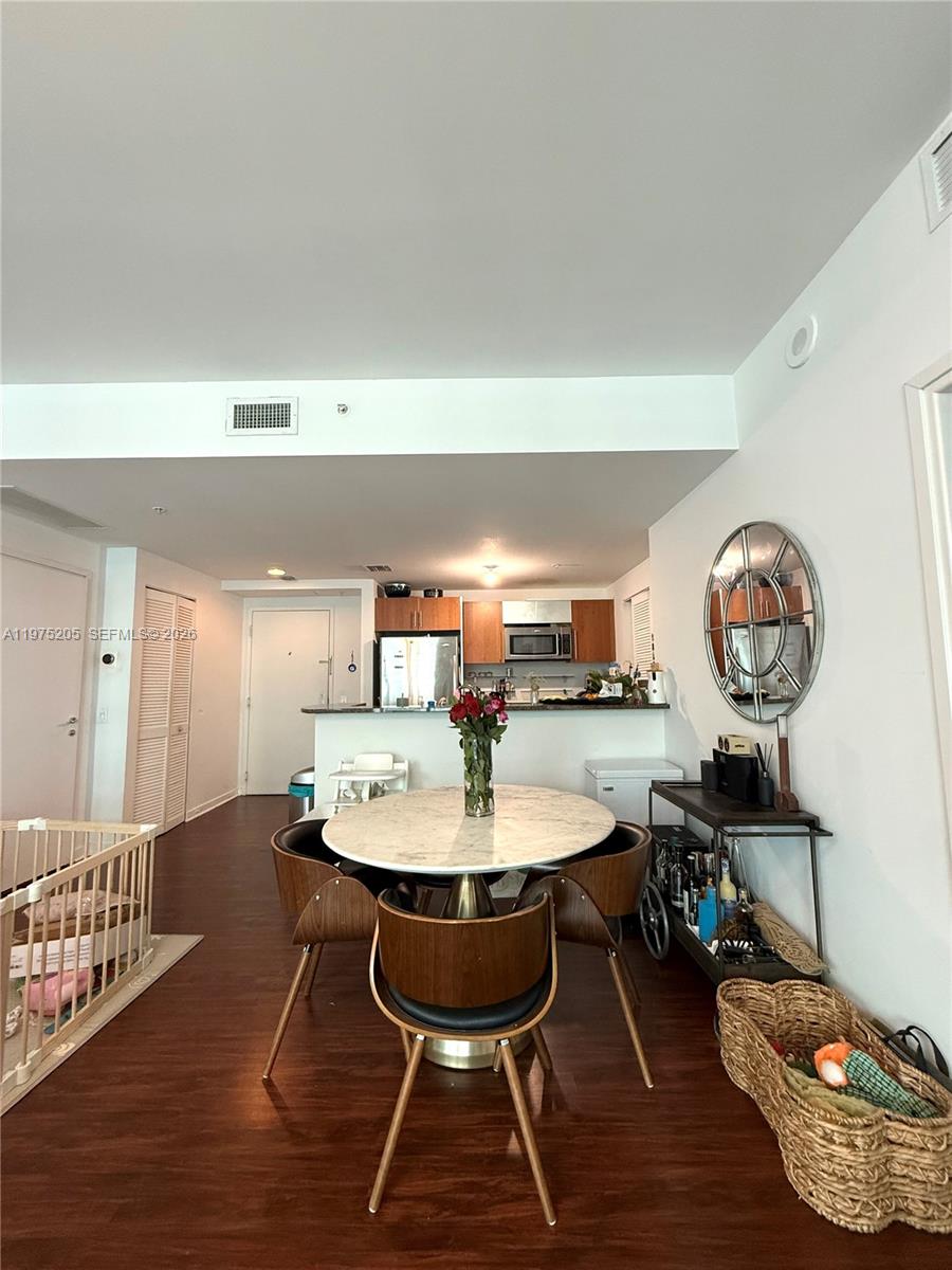 300 S Biscayne Blvd #3504, Miami FL 33131