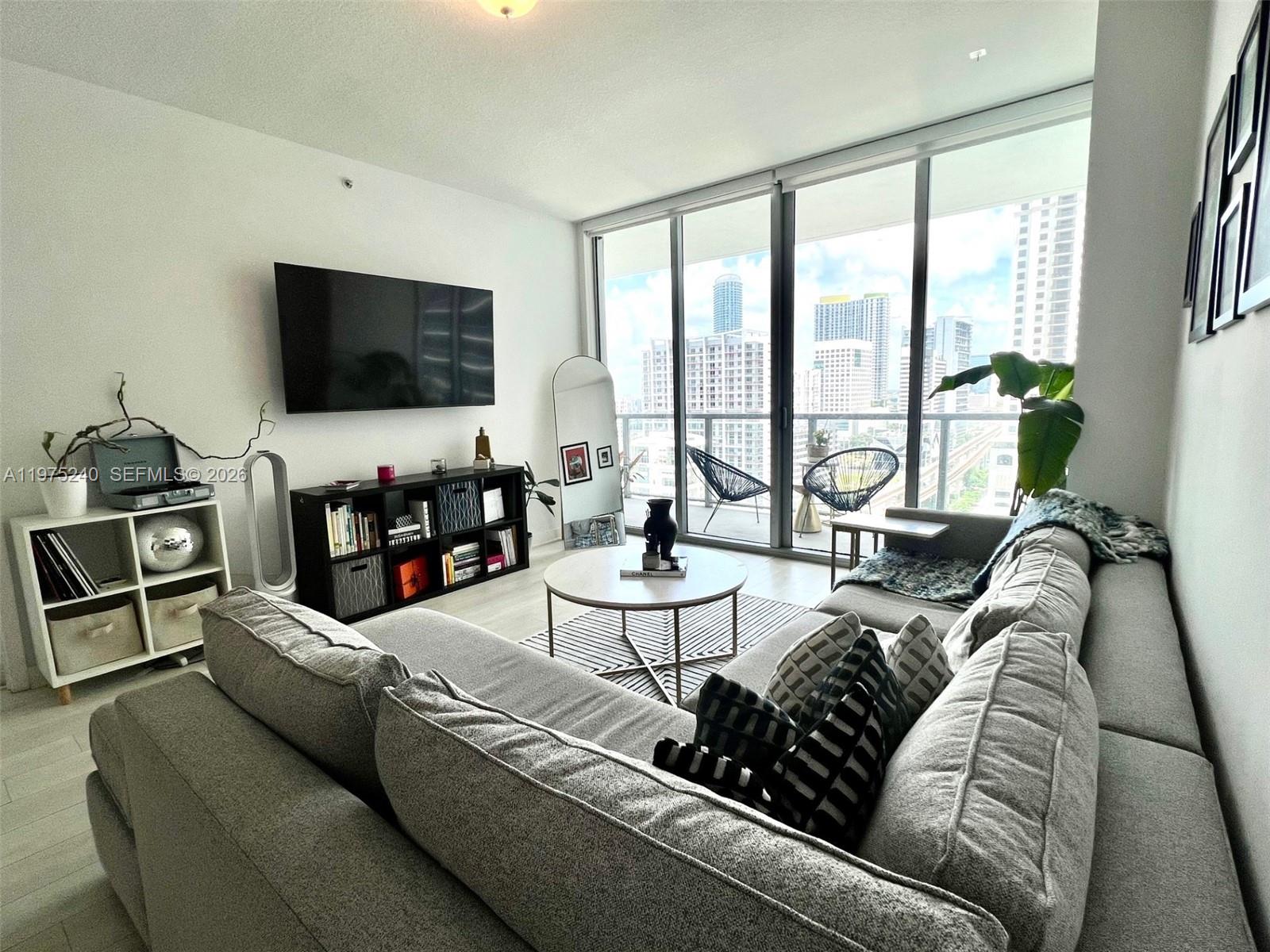 79 SW 12th St #2010, Miami FL 33130