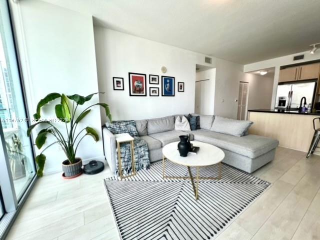79 SW 12th St #2010, Miami FL 33130
