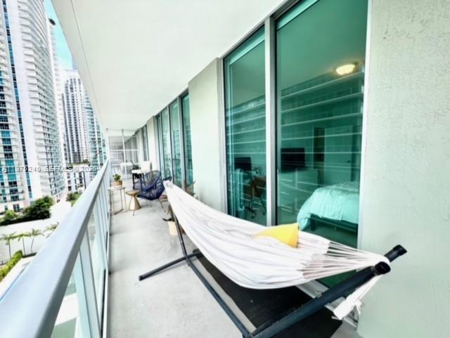 79 SW 12th St #2010, Miami FL 33130