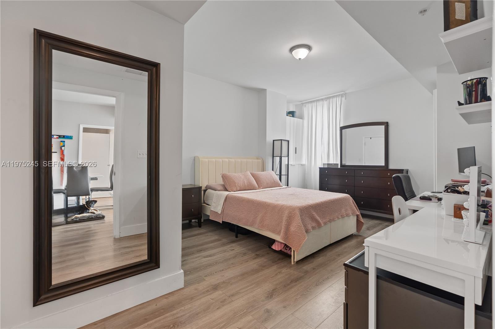 244 Biscayne Blvd #2410, Miami FL 33132