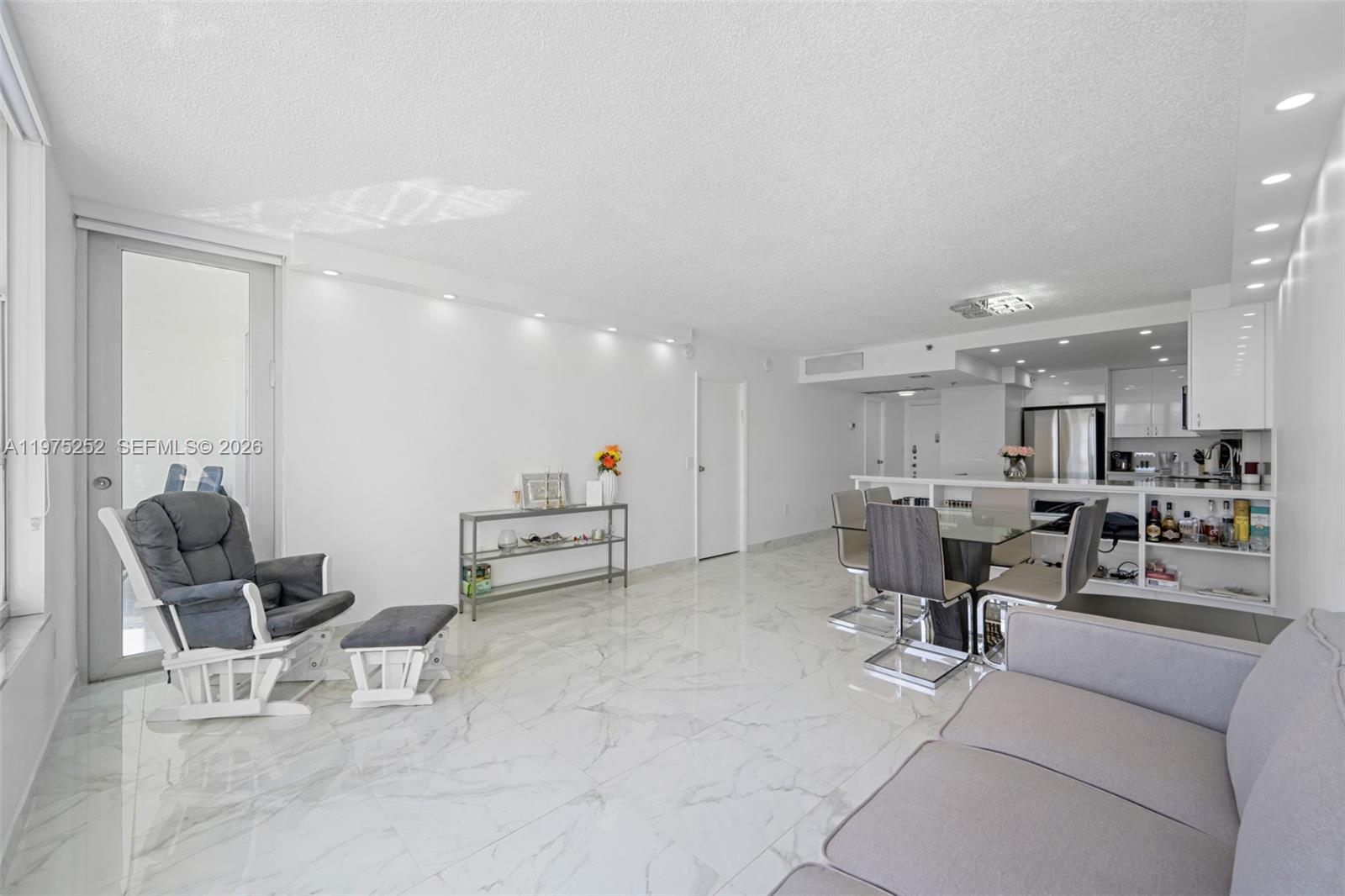 4101 Pine Tree Dr #919, Miami Beach FL 33140