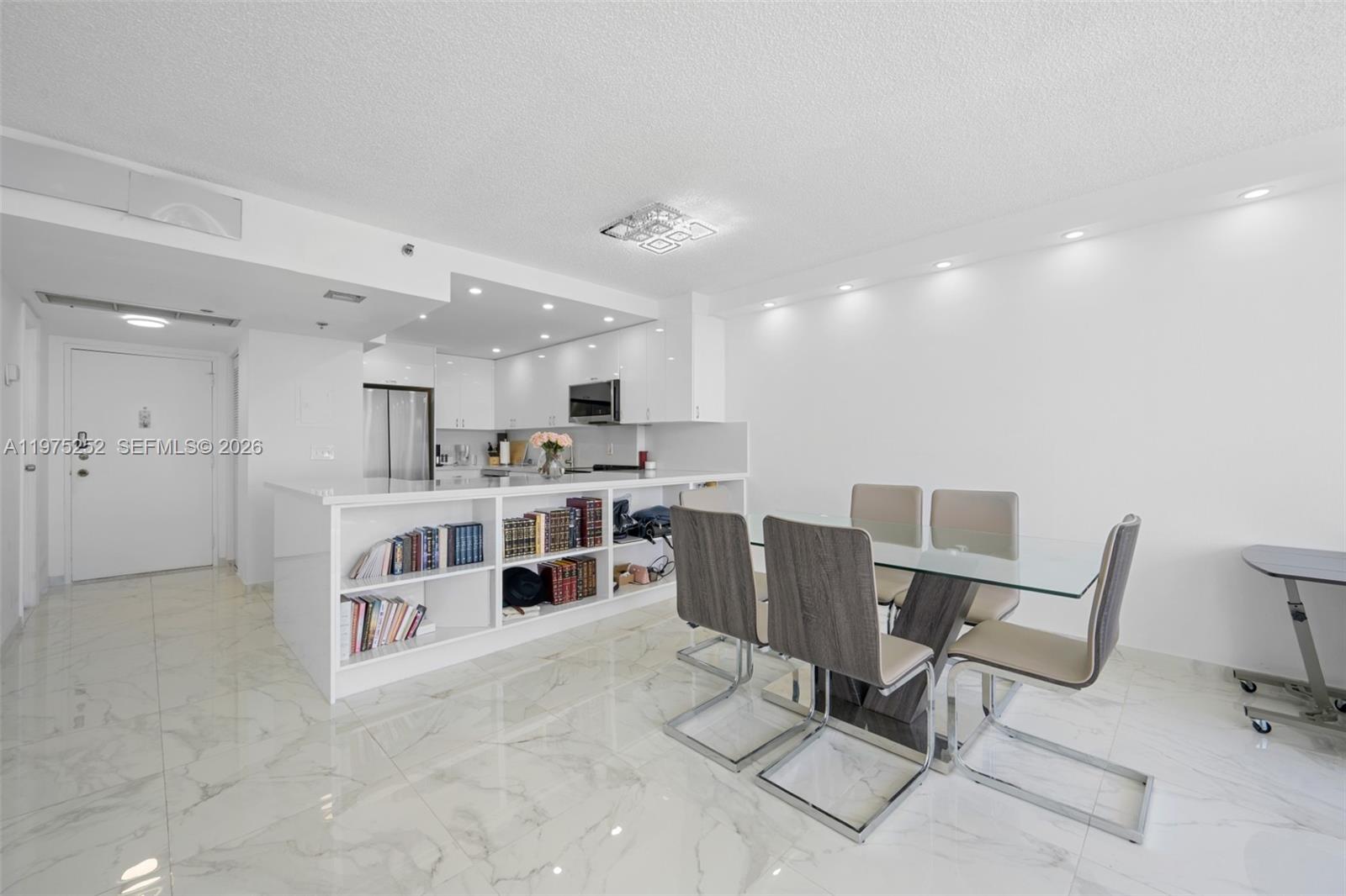 4101 Pine Tree Dr #919, Miami Beach FL 33140