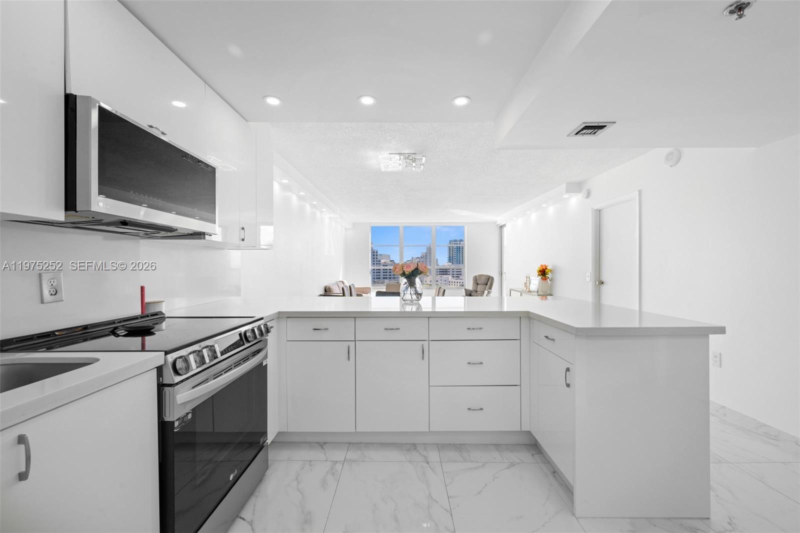 4101 Pine Tree Dr #919, Miami Beach FL 33140