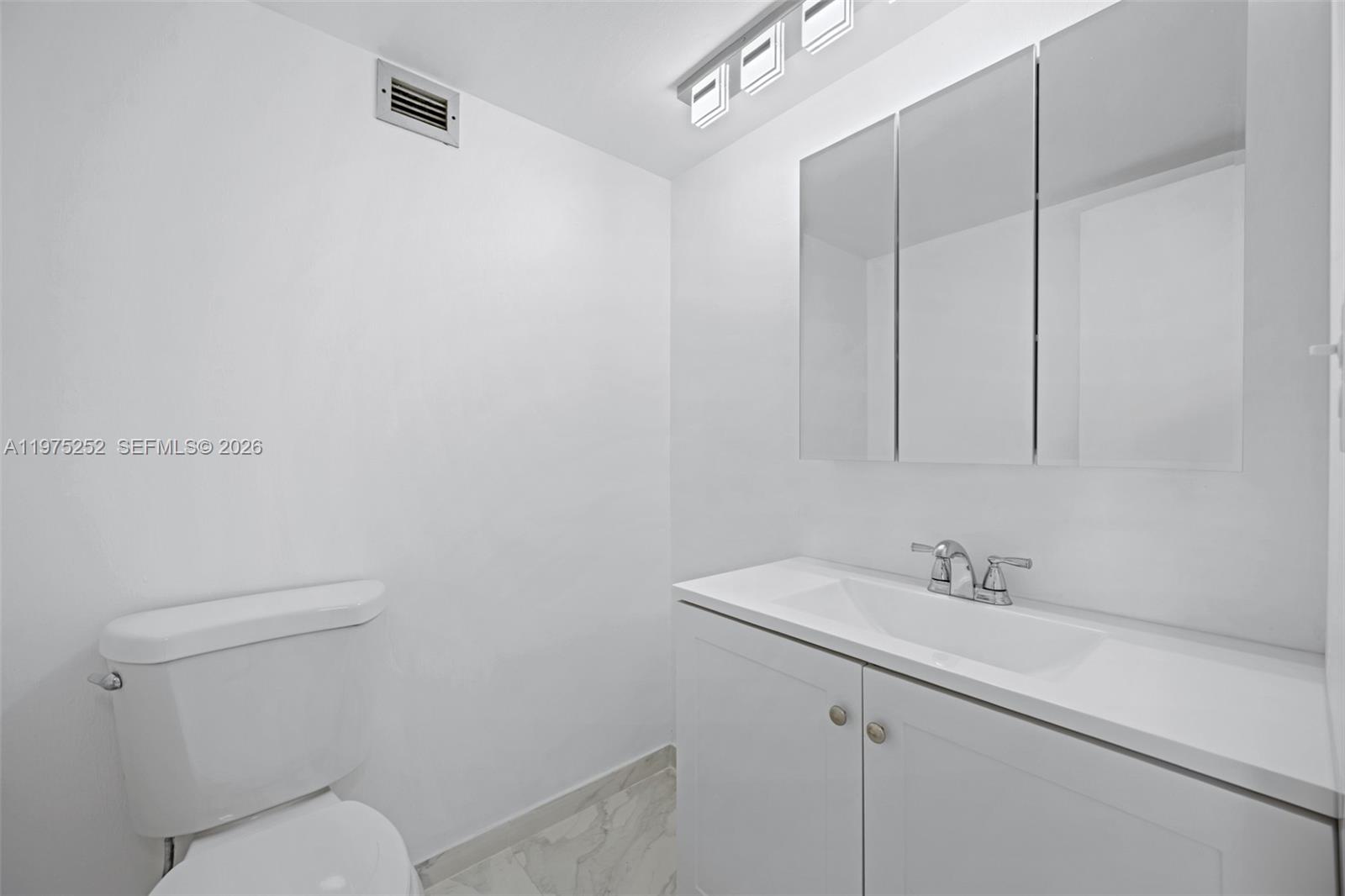 4101 Pine Tree Dr #919, Miami Beach FL 33140