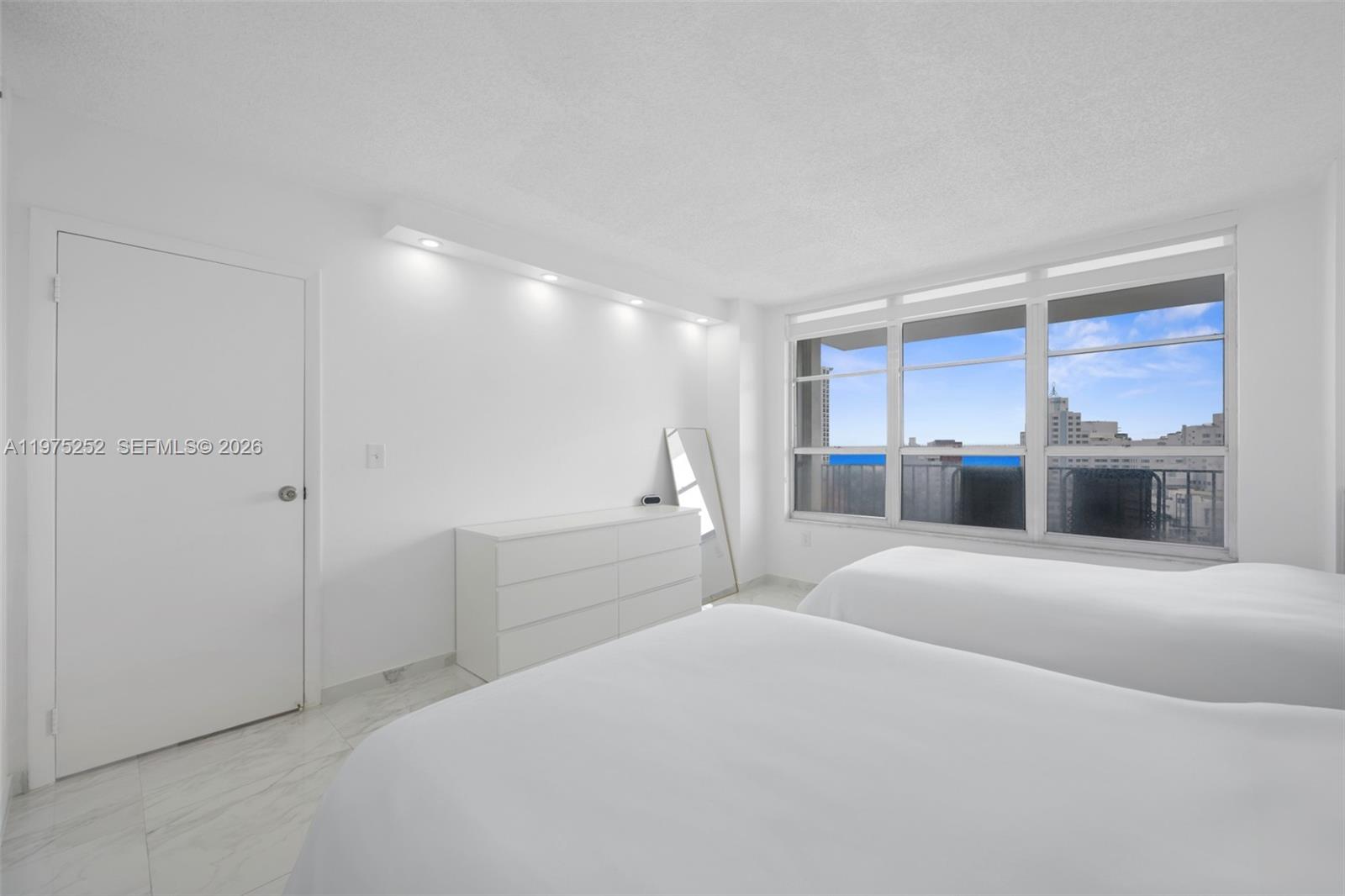 4101 Pine Tree Dr #919, Miami Beach FL 33140