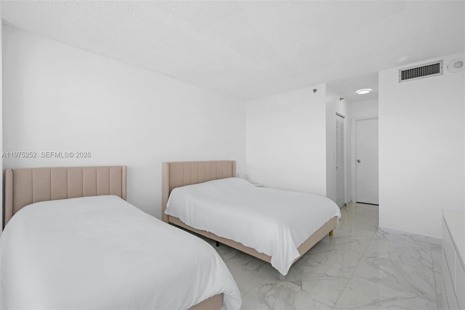 4101 Pine Tree Dr #919, Miami Beach FL 33140