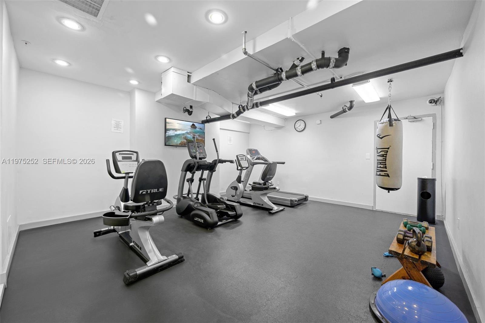 4101 Pine Tree Dr #919, Miami Beach FL 33140