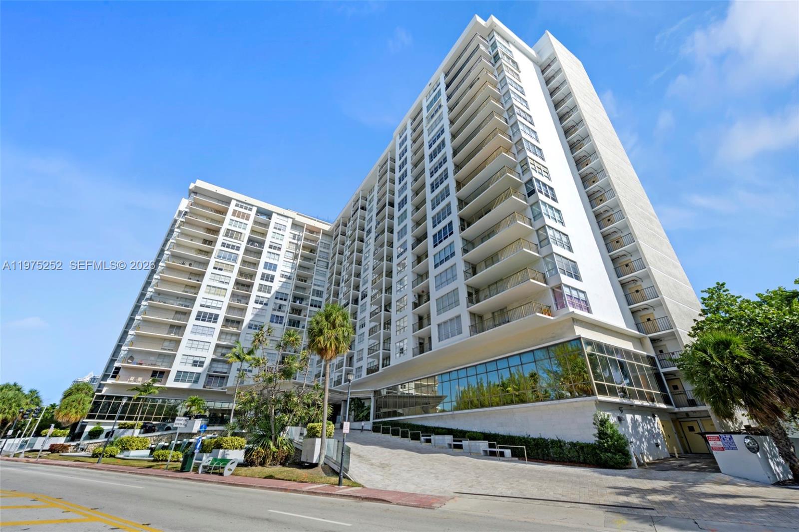 4101 Pine Tree Dr #919, Miami Beach FL 33140