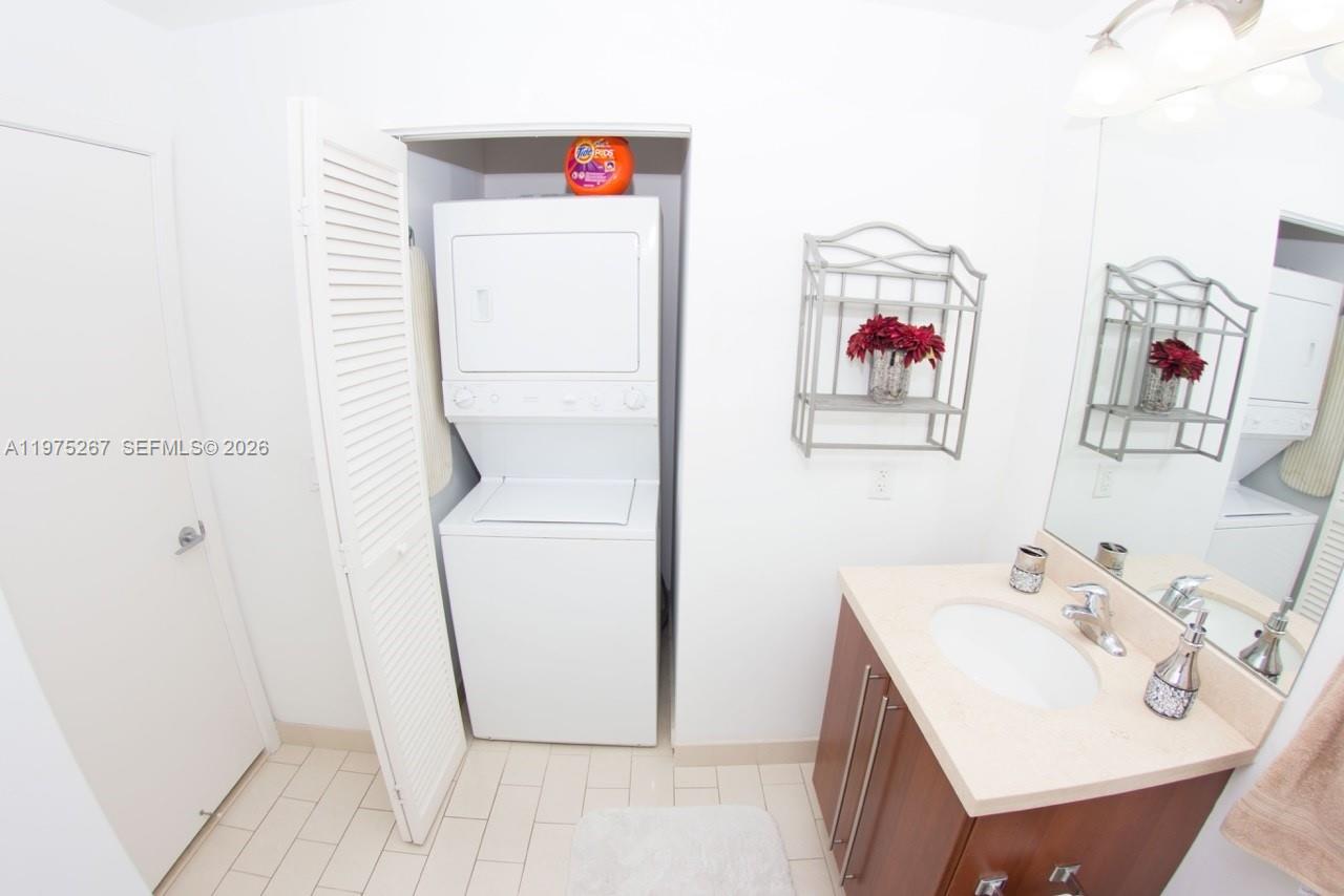 79 SW 12th St #2904-S, Miami FL 33130