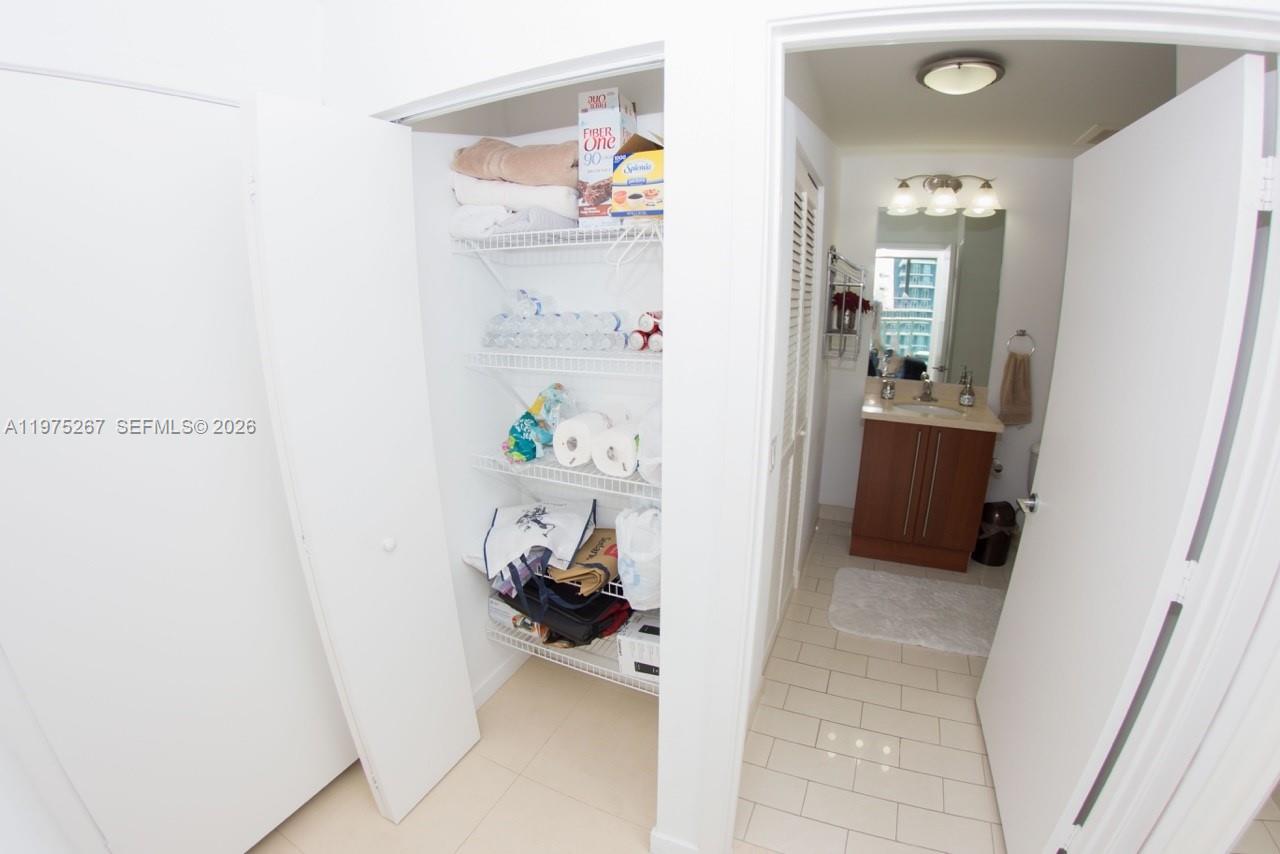79 SW 12th St #2904-S, Miami FL 33130