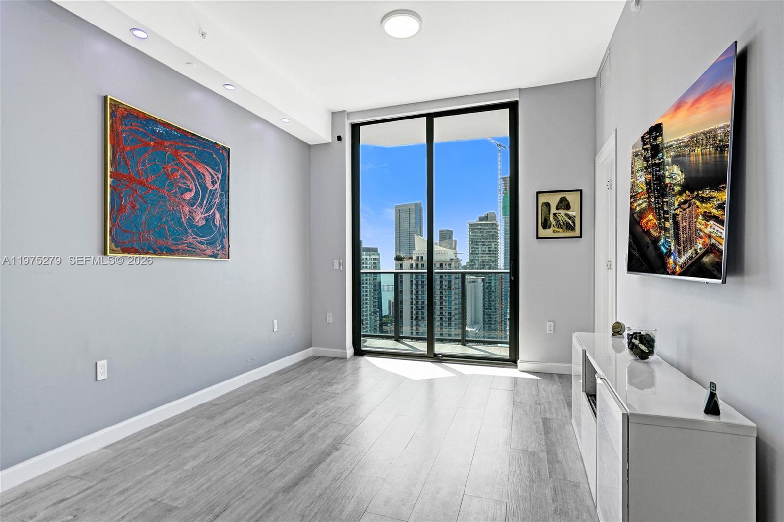 55 SW 9th St #4104, Miami FL 33130
