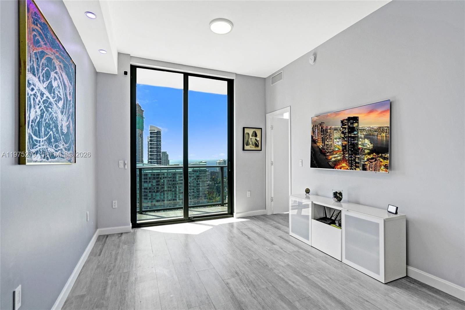 55 SW 9th St #4104, Miami FL 33130