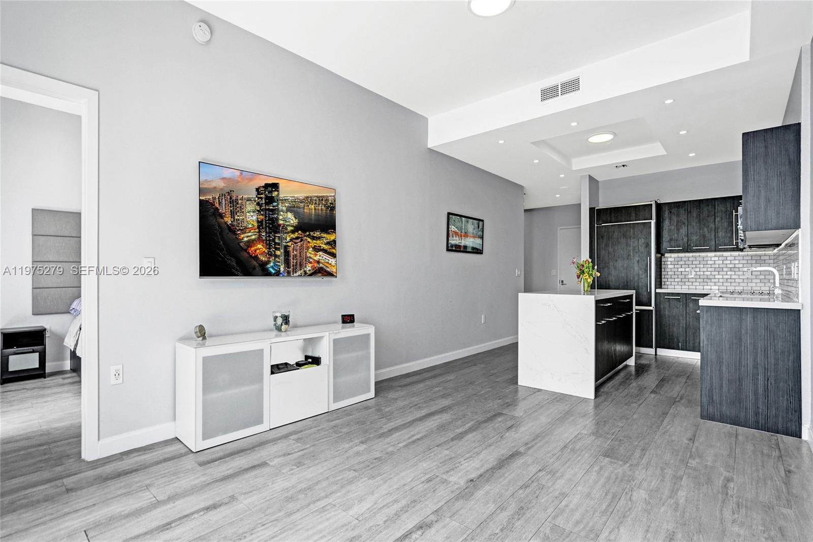 55 SW 9th St #4104, Miami FL 33130