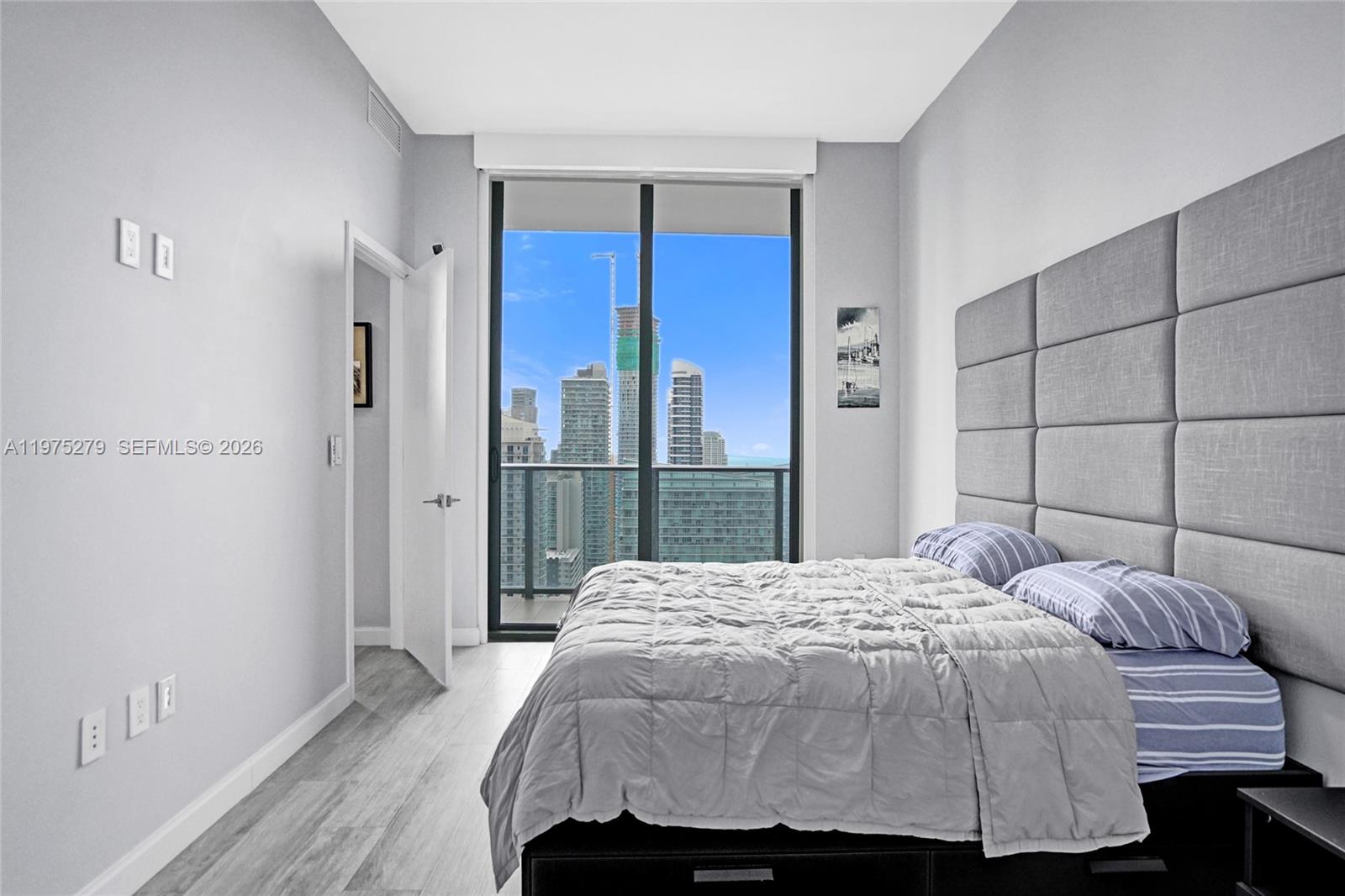 55 SW 9th St #4104, Miami FL 33130