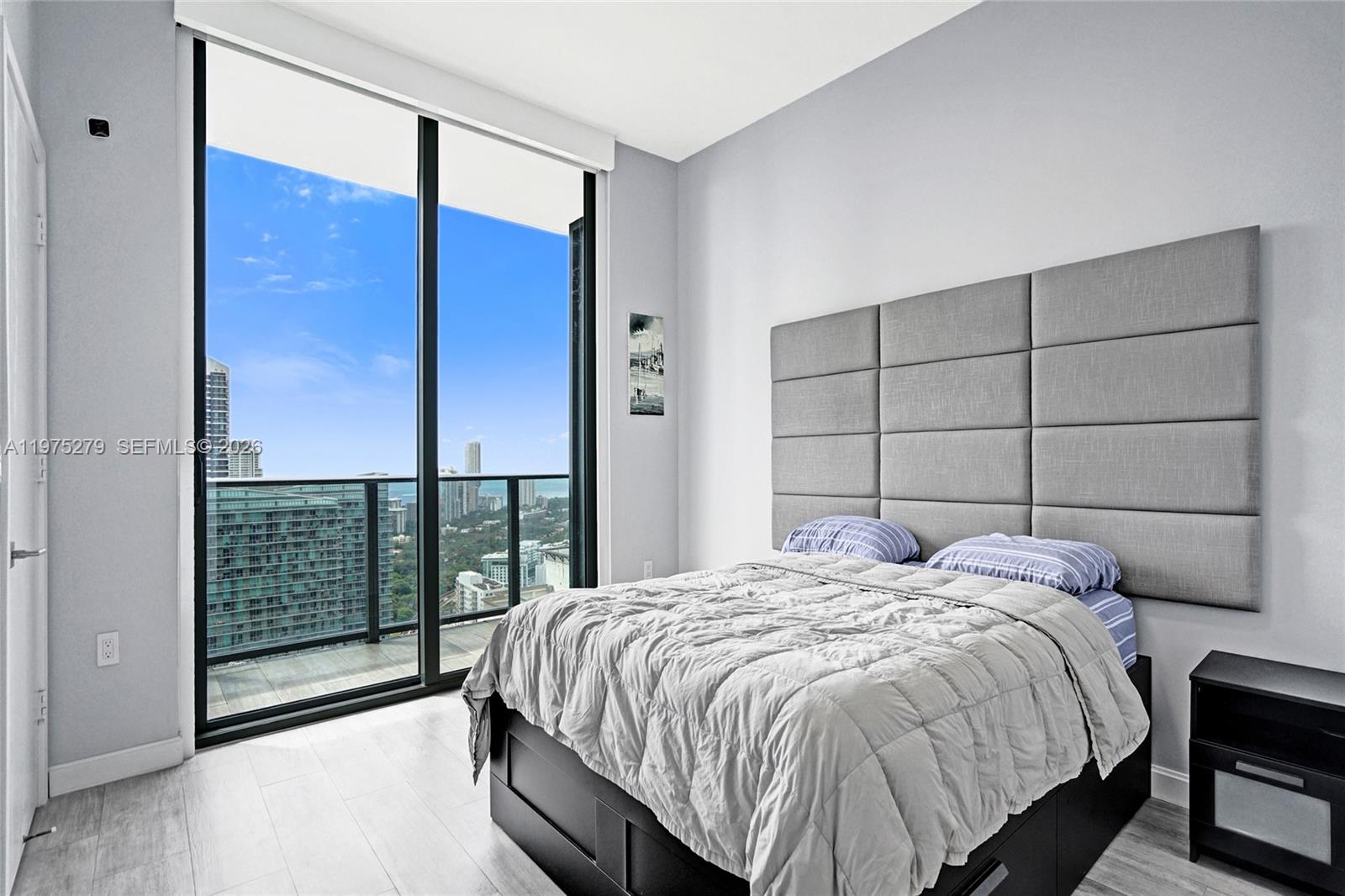 55 SW 9th St #4104, Miami FL 33130