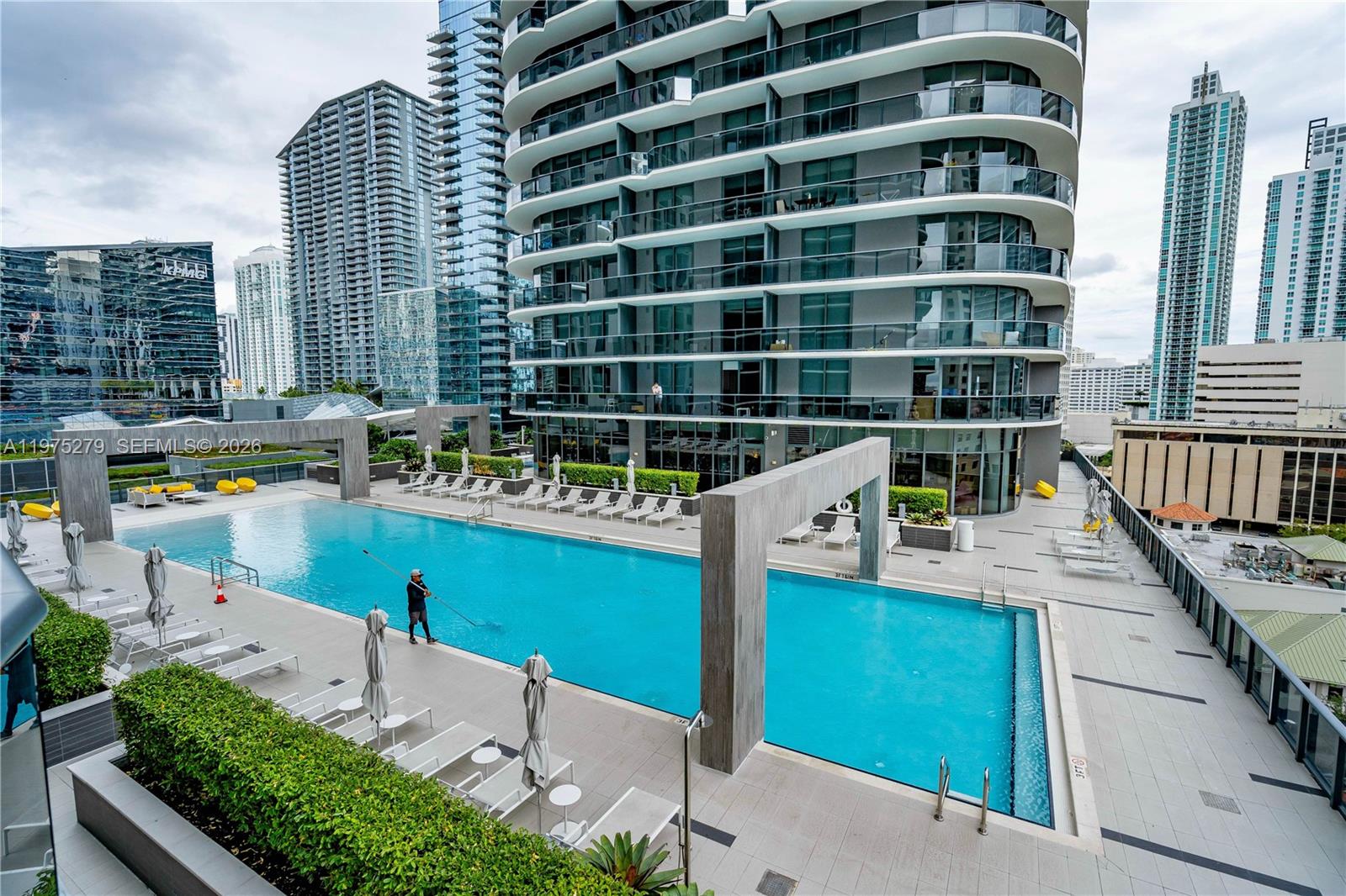 55 SW 9th St #4104, Miami FL 33130
