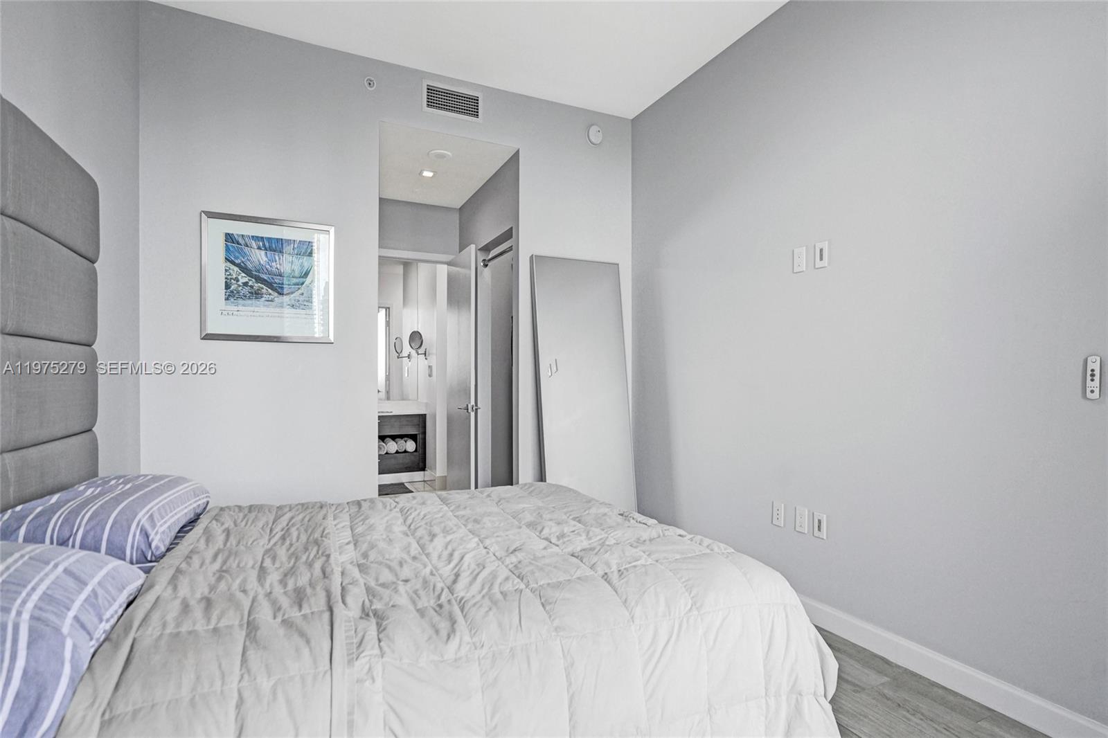 55 SW 9th St #4104, Miami FL 33130