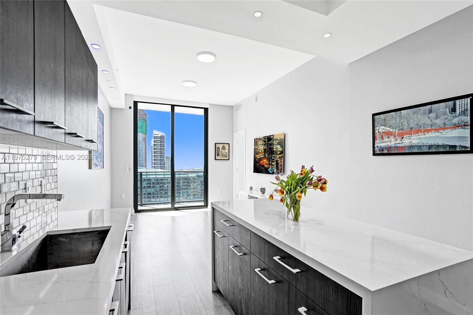 55 SW 9th St #4104, Miami FL 33130