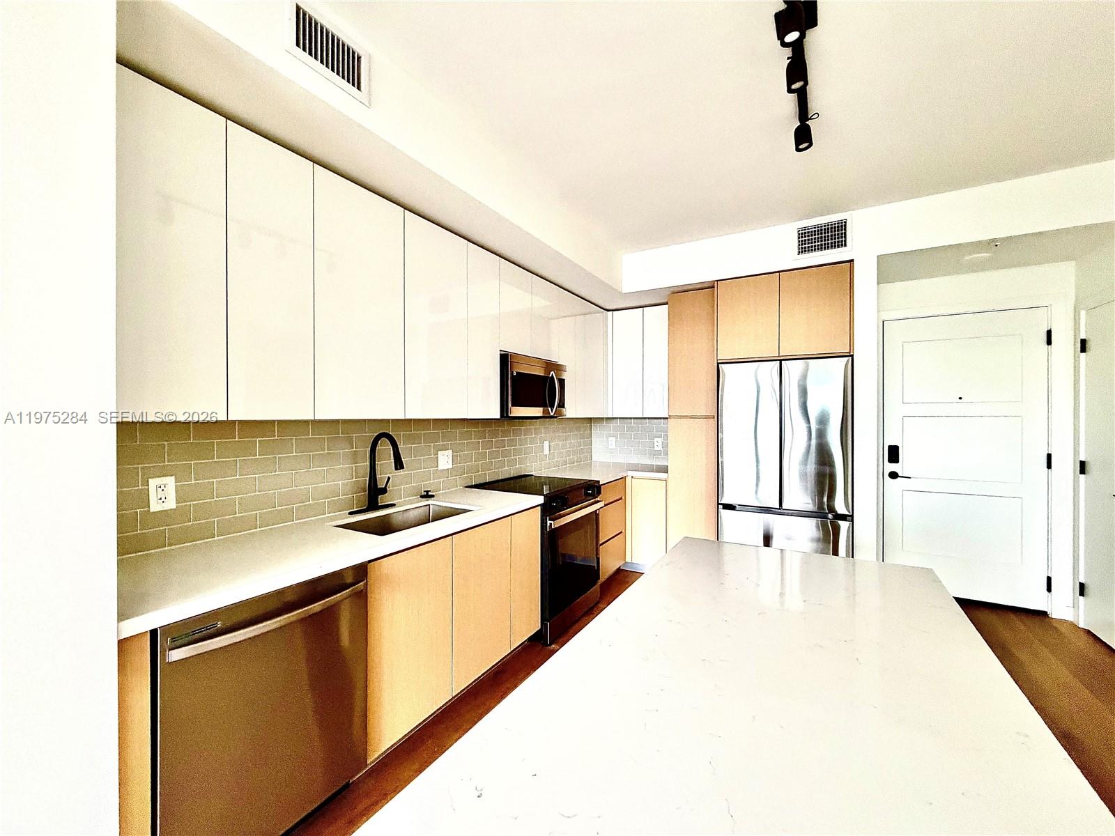 1650 NE 124th St #621, North Miami FL 33181
