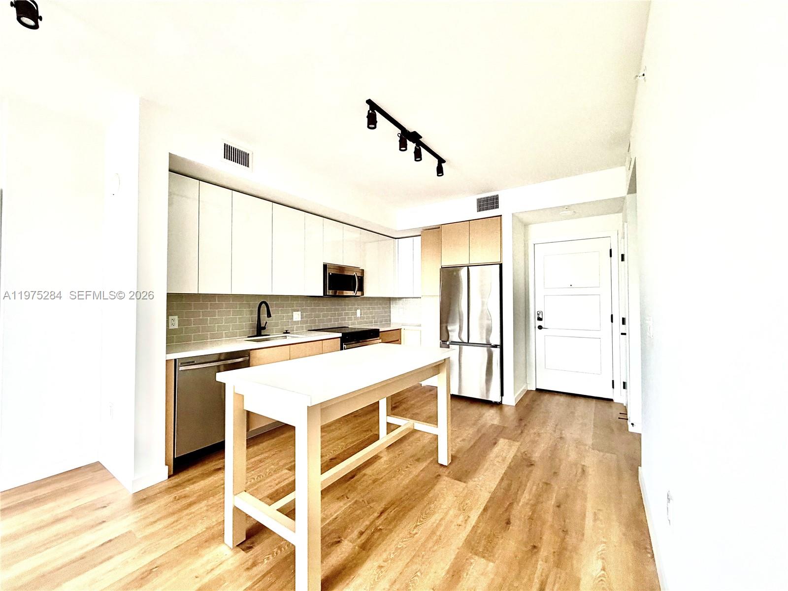 1650 NE 124th St #621, North Miami FL 33181