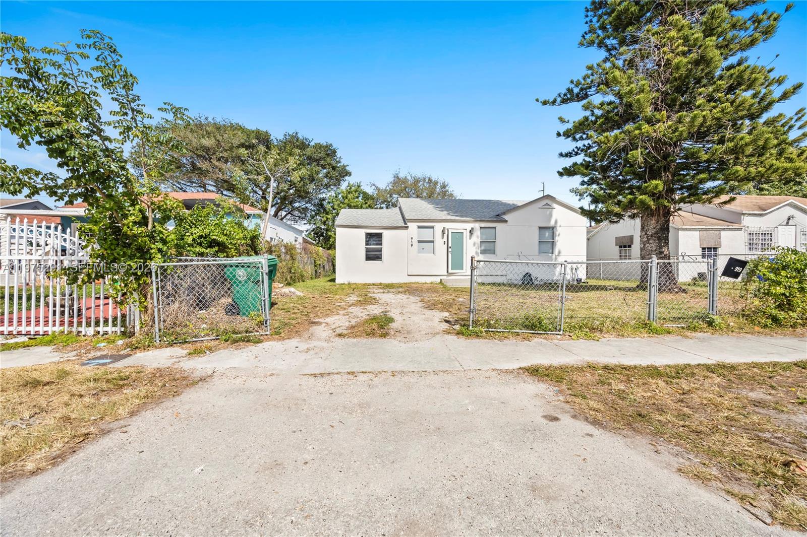 919 NW 66th St, Miami FL 33150