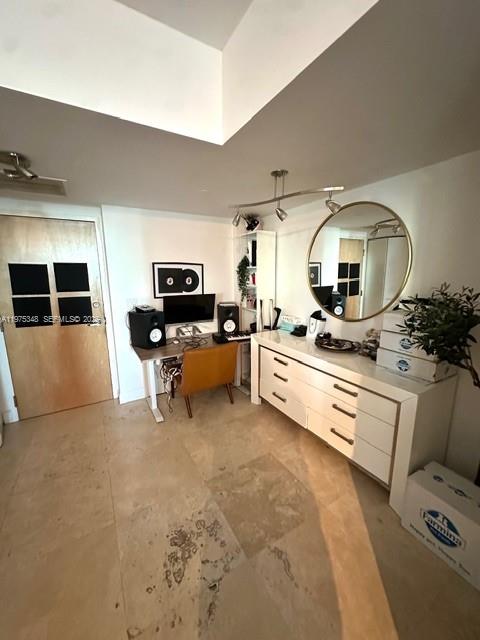 350 S Miami Ave #2110, Miami FL 33130