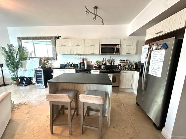 350 S Miami Ave #2110, Miami FL 33130