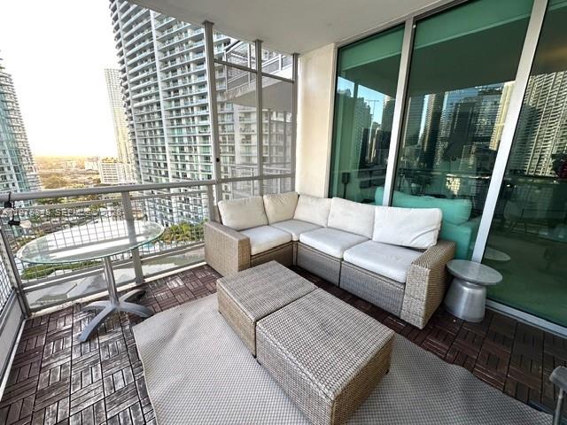 350 S Miami Ave #2110, Miami FL 33130