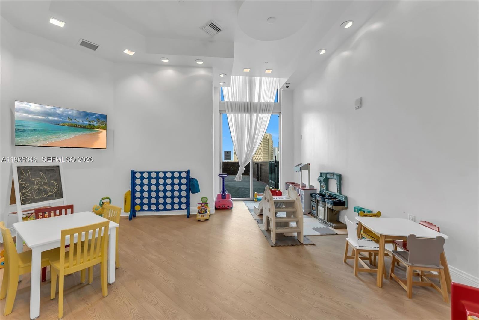 350 S Miami Ave #2110, Miami FL 33130